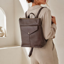 Carica l'immagine nel visualizzatore di Gallery, Loristella zaino donna in pelle 3057