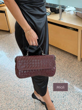 Carica l'immagine nel visualizzatore di Gallery, Borsa a mano in pelle intrecciata a mano