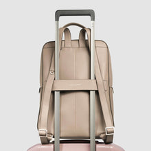 Carica l'immagine nel visualizzatore di Gallery, Piquadro zaino donna in pelle con tasche frontali col. Rosa