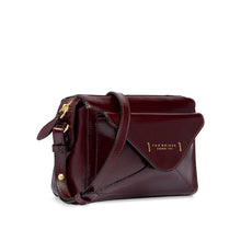 Carica l'immagine nel visualizzatore di Gallery, The Bridge camera case Frida