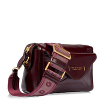 Carica l'immagine nel visualizzatore di Gallery, The Bridge camera case Frida