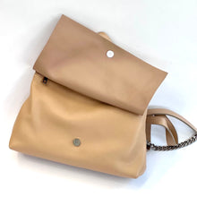 Carica l'immagine nel visualizzatore di Gallery, Borsa a postina con patta frontale Mia Mioli