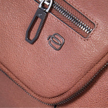 Carica l'immagine nel visualizzatore di Gallery, Zaino uomo in pelle porta pc 15,6"