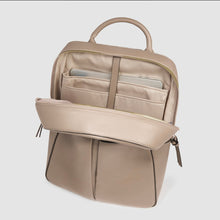 Carica l'immagine nel visualizzatore di Gallery, Piquadro zaino donna in pelle con tasche frontali col. Rosa