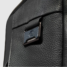 Carica l'immagine nel visualizzatore di Gallery, Piquadro borsone da viaggio portabile a zaino