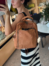 Carica l'immagine nel visualizzatore di Gallery, Zaino in pelle vintage a due scomparti cuoio