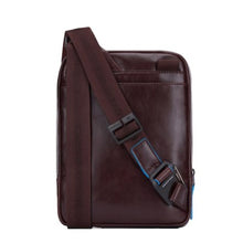 Carica l'immagine nel visualizzatore di Gallery, Piquadro revamp borsello in pelle