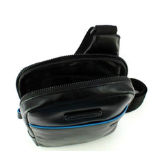 Carica l'immagine nel visualizzatore di Gallery, Piquadro revamp borsello in pelle