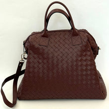 Carica l'immagine nel visualizzatore di Gallery, Borsa a due manici con tracolla in pelle intrecciata a mano