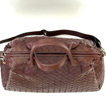 Carica l'immagine nel visualizzatore di Gallery, Borsa a due manici con tracolla in pelle intrecciata a mano