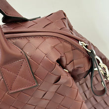 Carica l'immagine nel visualizzatore di Gallery, Borsa a due manici con tracolla in pelle intrecciata a mano