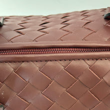 Carica l'immagine nel visualizzatore di Gallery, Borsa a due manici con tracolla in pelle intrecciata a mano