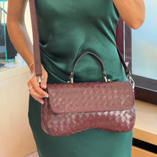 Carica l'immagine nel visualizzatore di Gallery, Borsa a mano in pelle intrecciata a mano