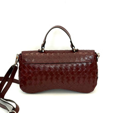Carica l'immagine nel visualizzatore di Gallery, Borsa a mano in pelle intrecciata a mano