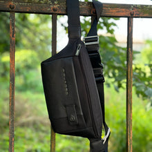 Carica l'immagine nel visualizzatore di Gallery, Marsupio Piquadro tessuto e pelle linea Brief