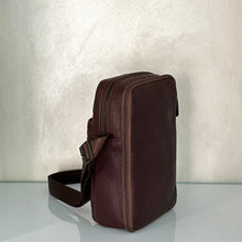 Carica l'immagine nel visualizzatore di Gallery, Borsello grande in pelle Piquadro