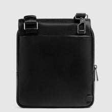 Carica l'immagine nel visualizzatore di Gallery, Piquadro borsello con patta