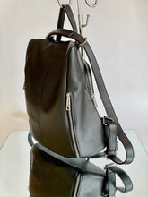 Carica l'immagine nel visualizzatore di Gallery, Zaino donna antifurto