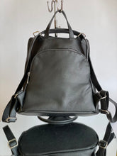 Carica l'immagine nel visualizzatore di Gallery, Zaino donna antifurto
