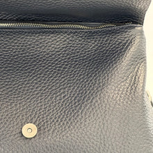 Carica l'immagine nel visualizzatore di Gallery, Borsa a postina con patta frontale Mia Mioli