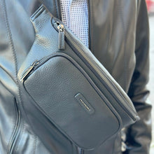 Carica l'immagine nel visualizzatore di Gallery, Piquadro marsupio in pelle linea Modus