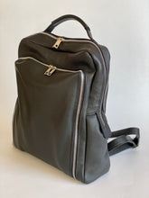 Carica l'immagine nel visualizzatore di Gallery, Zaino in pelle a due scomparti