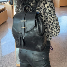 Carica l'immagine nel visualizzatore di Gallery, Zaino The Bridge con patta