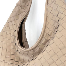 Carica l'immagine nel visualizzatore di Gallery, Borsa a goccia in pelle intrecciata luxury