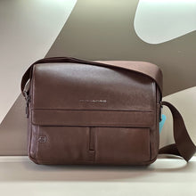 Carica l'immagine nel visualizzatore di Gallery, Piquadro tracolla uomo messenger in pelle