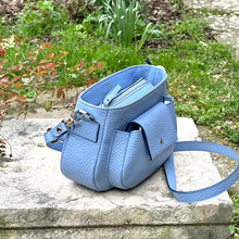Carica l'immagine nel visualizzatore di Gallery, Borsa a tracolla con tasca frontale