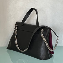 Carica l'immagine nel visualizzatore di Gallery, Borsa a postina con patta frontale Mia Mioli