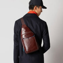 Carica l'immagine nel visualizzatore di Gallery, Monospalla Piquadro Blue Square