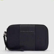 Carica l'immagine nel visualizzatore di Gallery, Piquadro pochette a tre scomparti tessuto e pelle