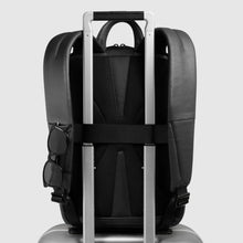 Carica l'immagine nel visualizzatore di Gallery, Piquadro zaino in pelle linea Than col. nero