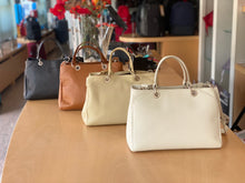 Carica l'immagine nel visualizzatore di Gallery, Borsa a bauletto con quattro anelli Mia Mioli