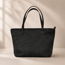 Carica l'immagine nel visualizzatore di Gallery, Borsa shopping intrecciata Mia Mioli

