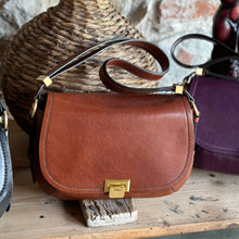 Carica l'immagine nel visualizzatore di Gallery, The Bridge borsa a tracolla con patta e chiusura accessorio art 04211401
