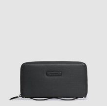 Carica l&#39;immagine nel visualizzatore di Gallery, Piquadro pochette in pelle Modus
