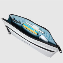 Carica l&#39;immagine nel visualizzatore di Gallery, Piquadro pochette porta iPad resistente all&#39;acqua
