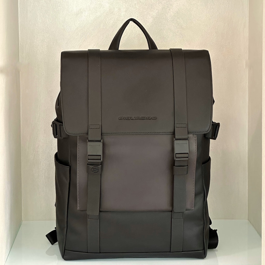 Piquadro zaino in pelle con patta