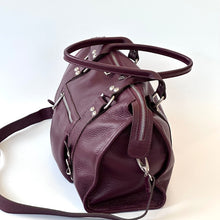 Carica l&#39;immagine nel visualizzatore di Gallery, Borsa a bauletto con borchie Mia Mioli

