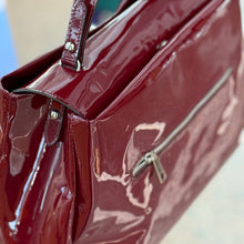 Carica l&#39;immagine nel visualizzatore di Gallery, Borsa a trapezio in vernice glossy Mia Mioli
