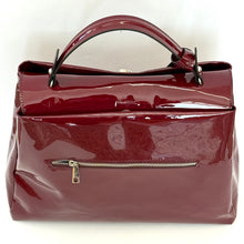 Carica l&#39;immagine nel visualizzatore di Gallery, Borsa a trapezio in vernice glossy Mia Mioli
