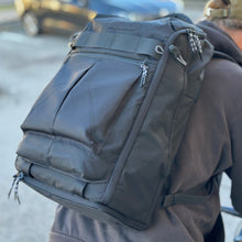 Carica l&#39;immagine nel visualizzatore di Gallery, Piquadro borsone zaino in tessuto
