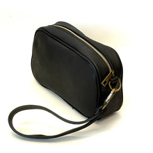 Carica l&#39;immagine nel visualizzatore di Gallery, Pochette da polso da uomo in pelle
