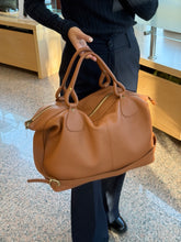 Carica l&#39;immagine nel visualizzatore di Gallery, Borsone da viaggio piccolo in pelle
