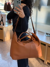 Carica l&#39;immagine nel visualizzatore di Gallery, Borsone da viaggio piccolo in pelle
