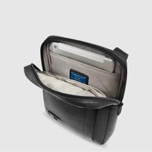 Carica l&#39;immagine nel visualizzatore di Gallery, Piquadro borsello uomo in pelle
