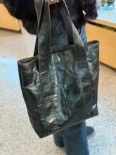 Carica l&#39;immagine nel visualizzatore di Gallery, Borsa shopping verticale aperta Mia Mioli
