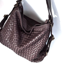 Carica l&#39;immagine nel visualizzatore di Gallery, Sacca Zaino vintage in pelle intrecciata
